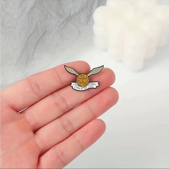 Golden Snitch Pin - Picture 3 of 7